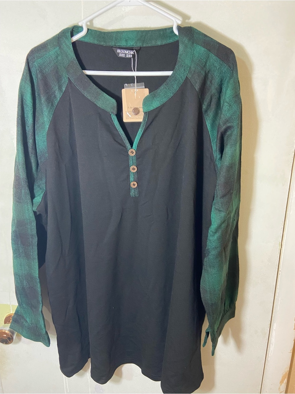 BloomChic Black Green Plaid Long Sleeves
